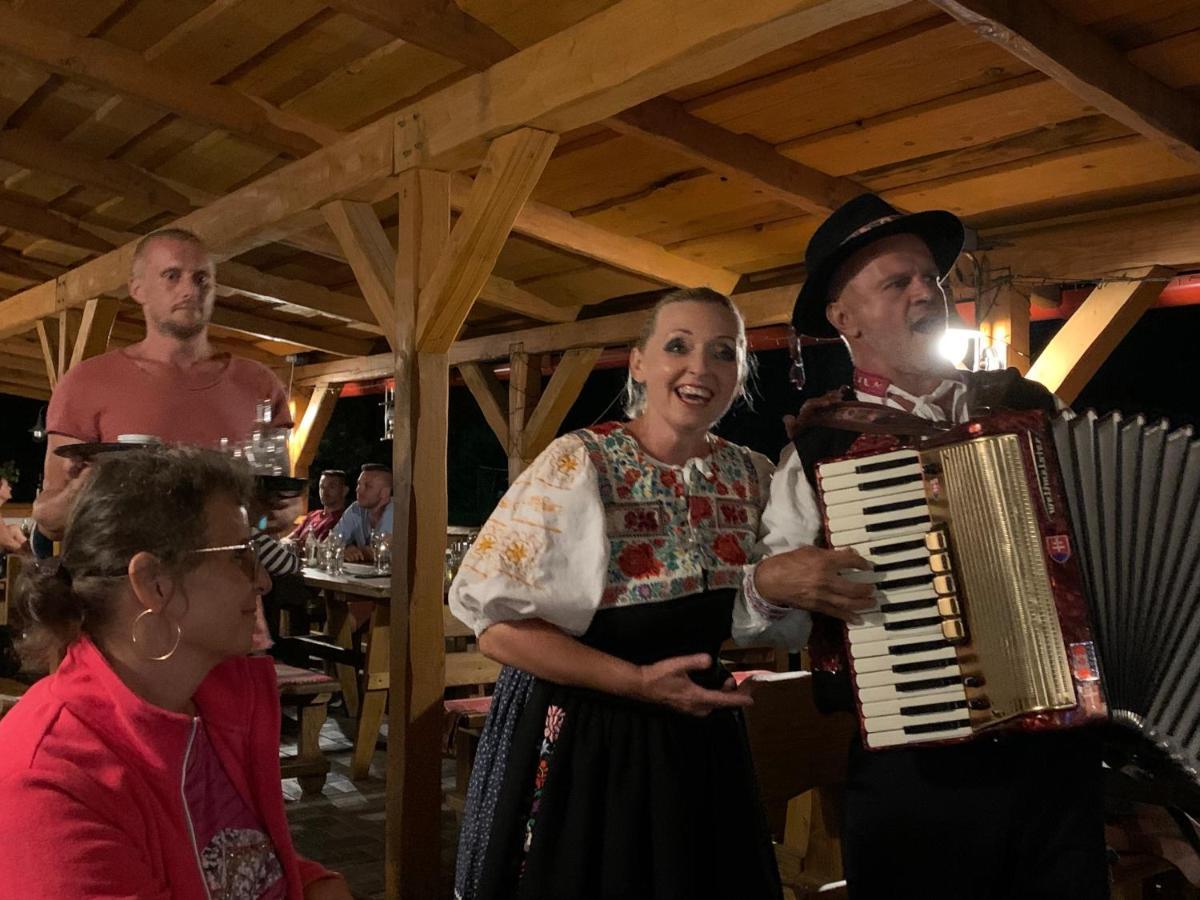 Penzion Turista Banska Stiavnica Bagian luar foto