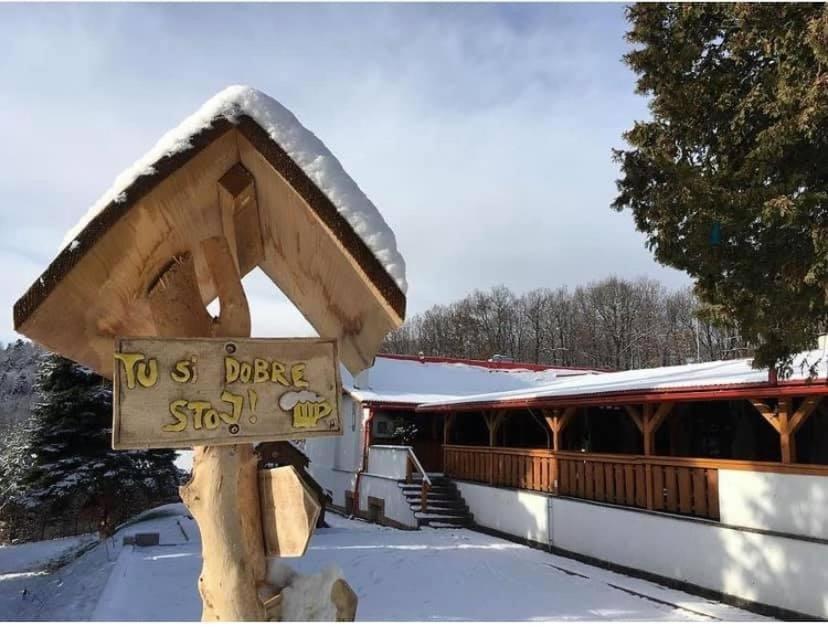 Penzion Turista Banska Stiavnica Bagian luar foto
