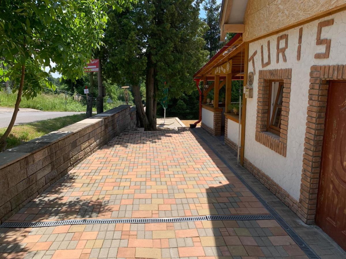Penzion Turista Banska Stiavnica Bagian luar foto